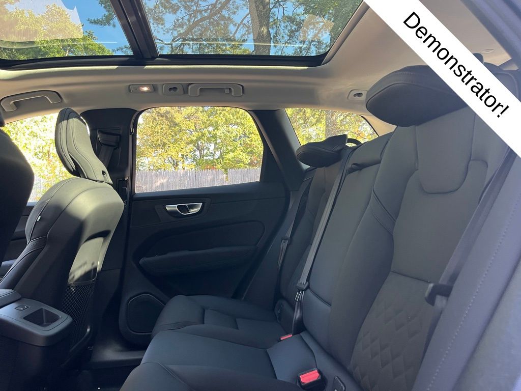 2026 Volvo XC60 Plus - Photo 28