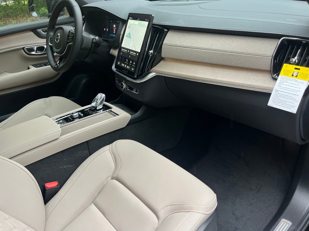 2026 Volvo XC90 Plus photo 2