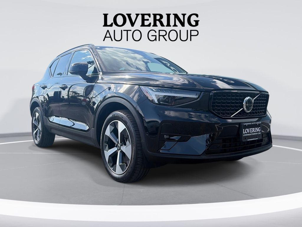 2026 Volvo XC40 B5 Plus Dark AWD's photo