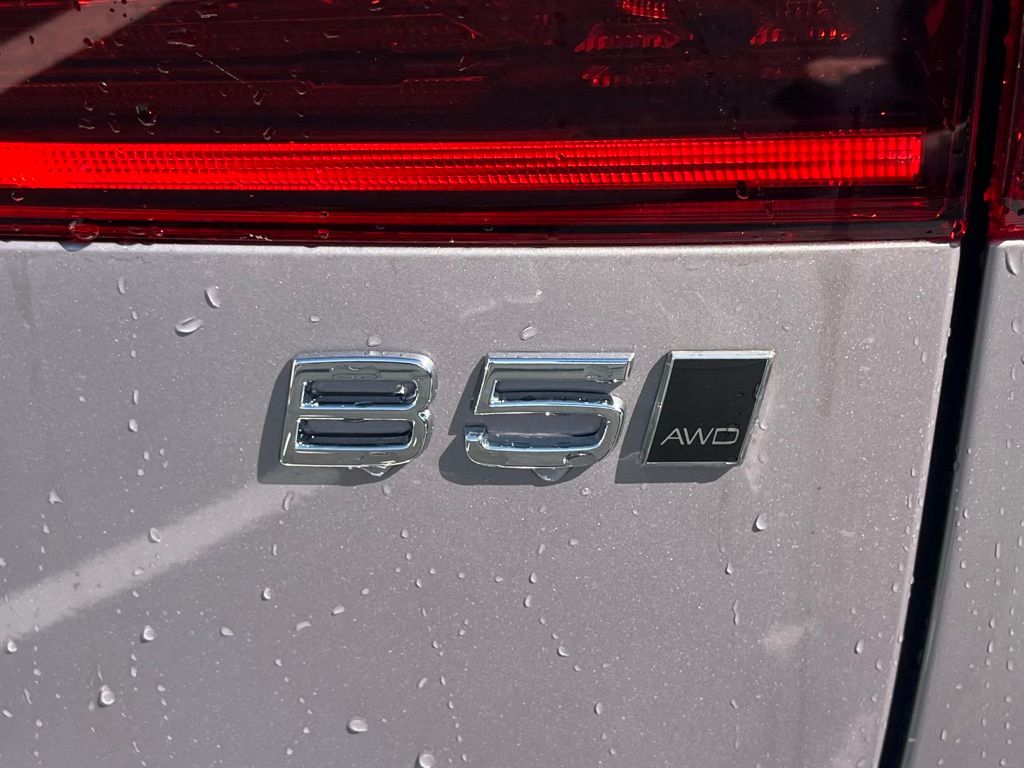 2026 Volvo XC60 Plus - Photo 15