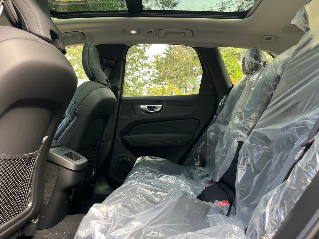 2026 Volvo XC60 Plus - Photo 30