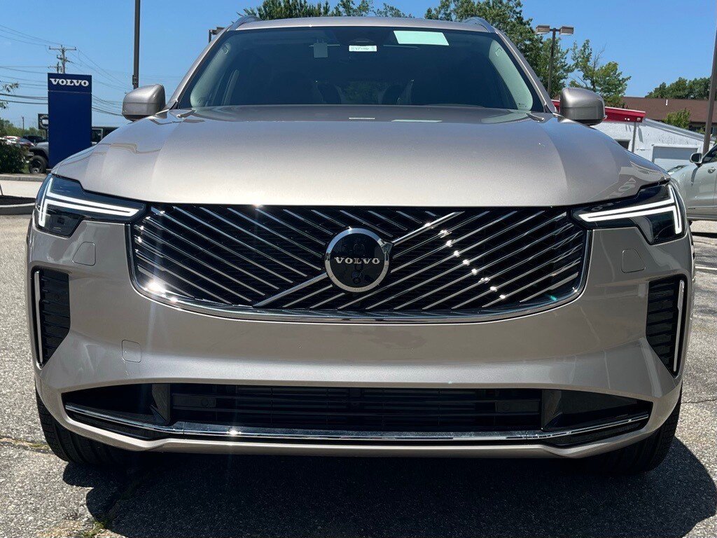 2025 Volvo XC90 T8 AWD Plus photo 3
