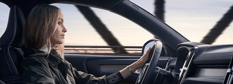 2018 Volvo XC40 driving