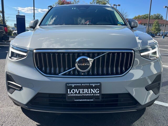 2025 Volvo XC40 Core photo 3