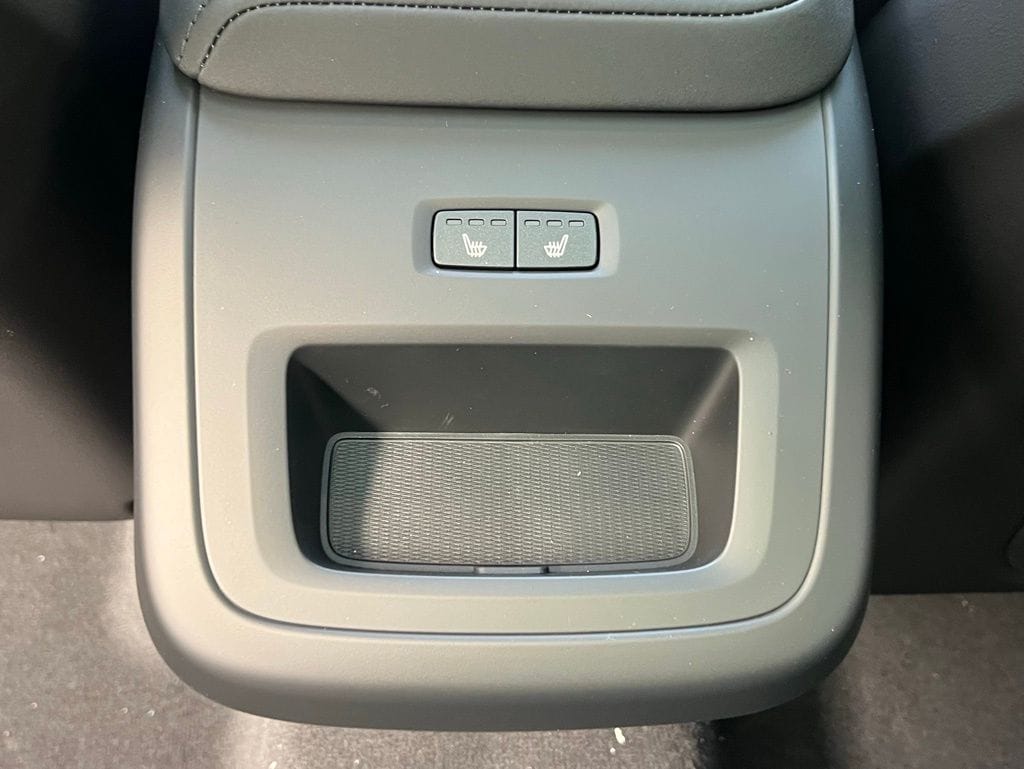 2026 Volvo XC60 Plus - Photo 31