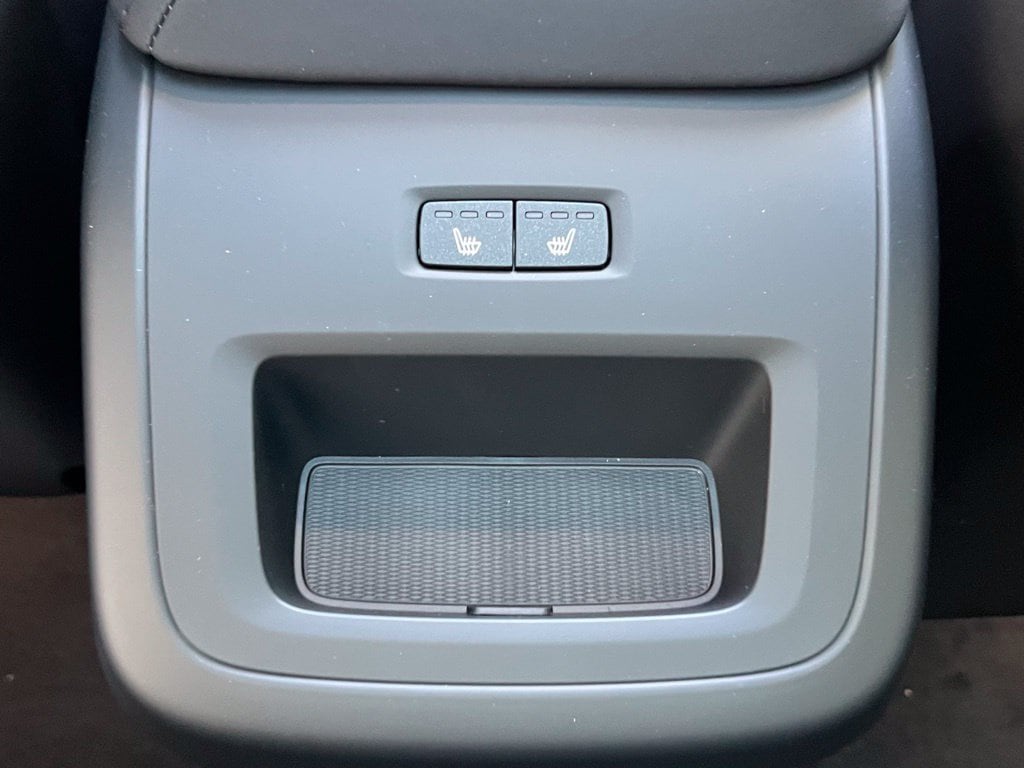 2026 Volvo XC60 Plus - Photo 29