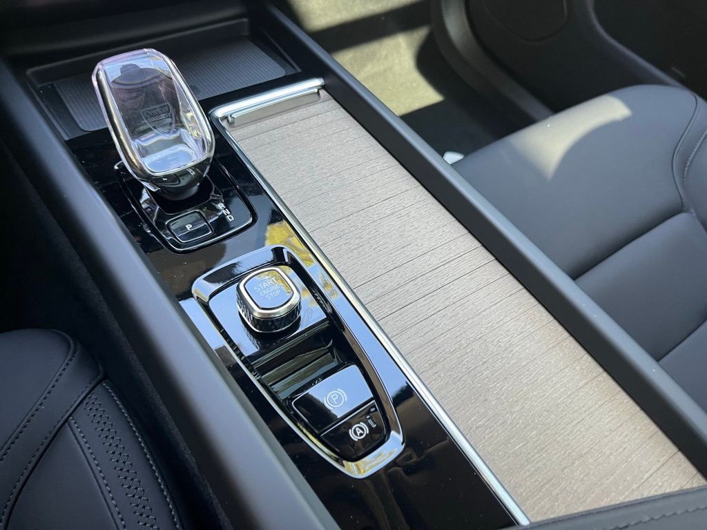2026 Volvo XC60 Plus - Photo 21