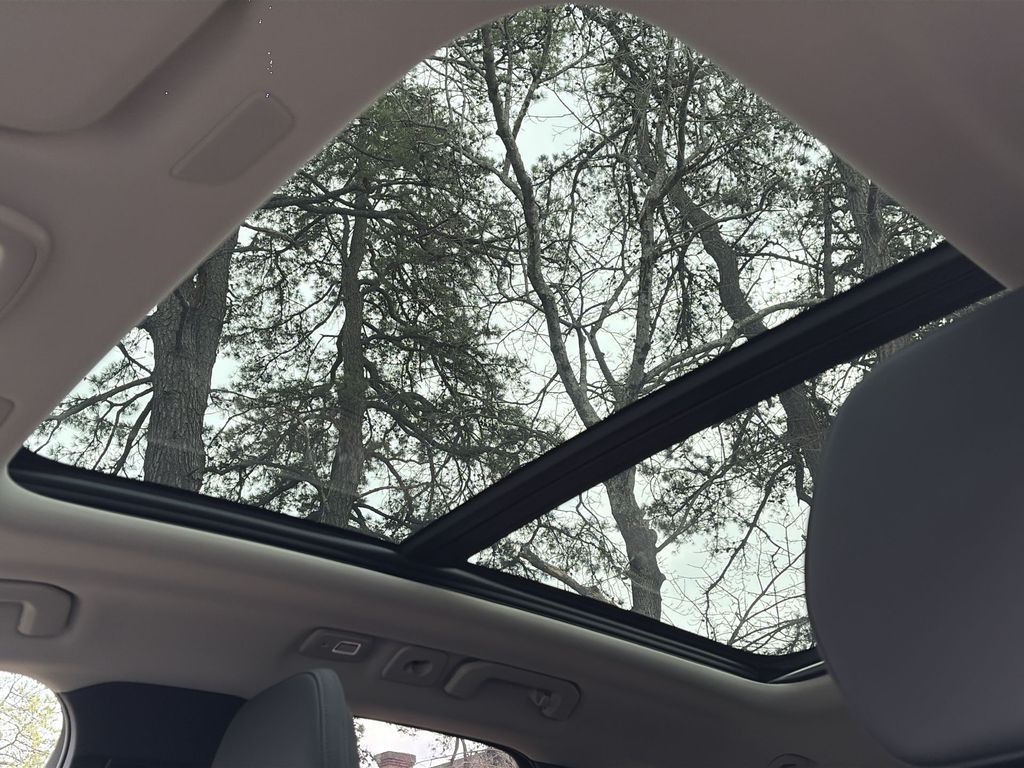 2026 Volvo XC60 Plus - Photo 16