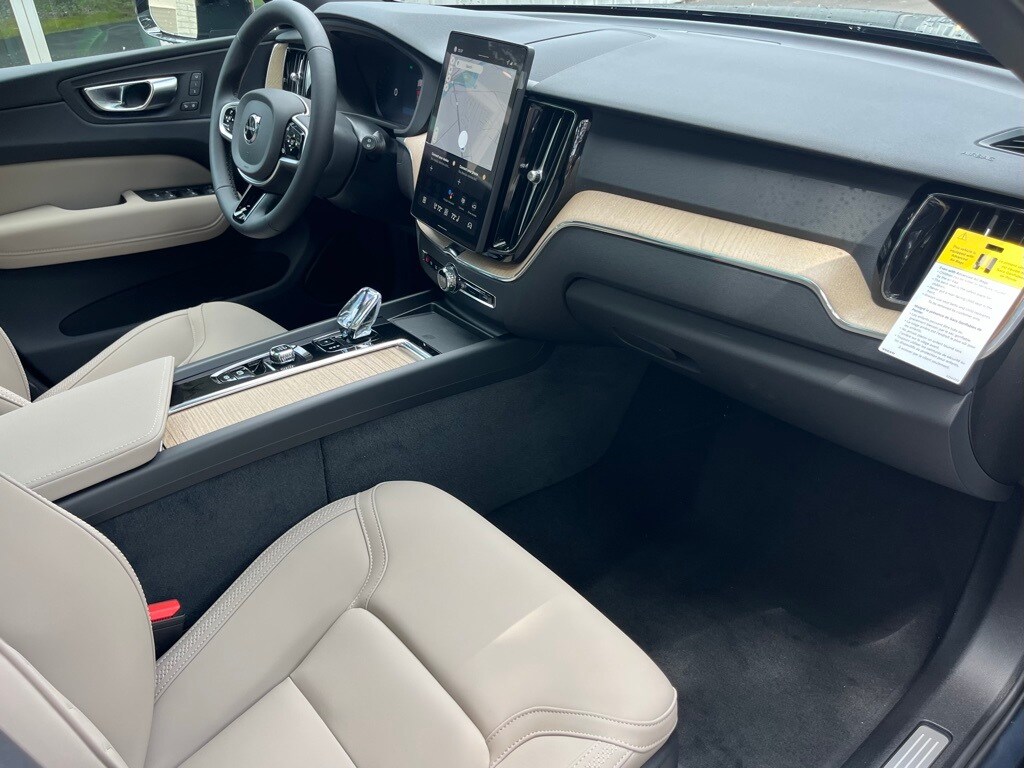 2026 Volvo XC60 B5 Plus photo 4