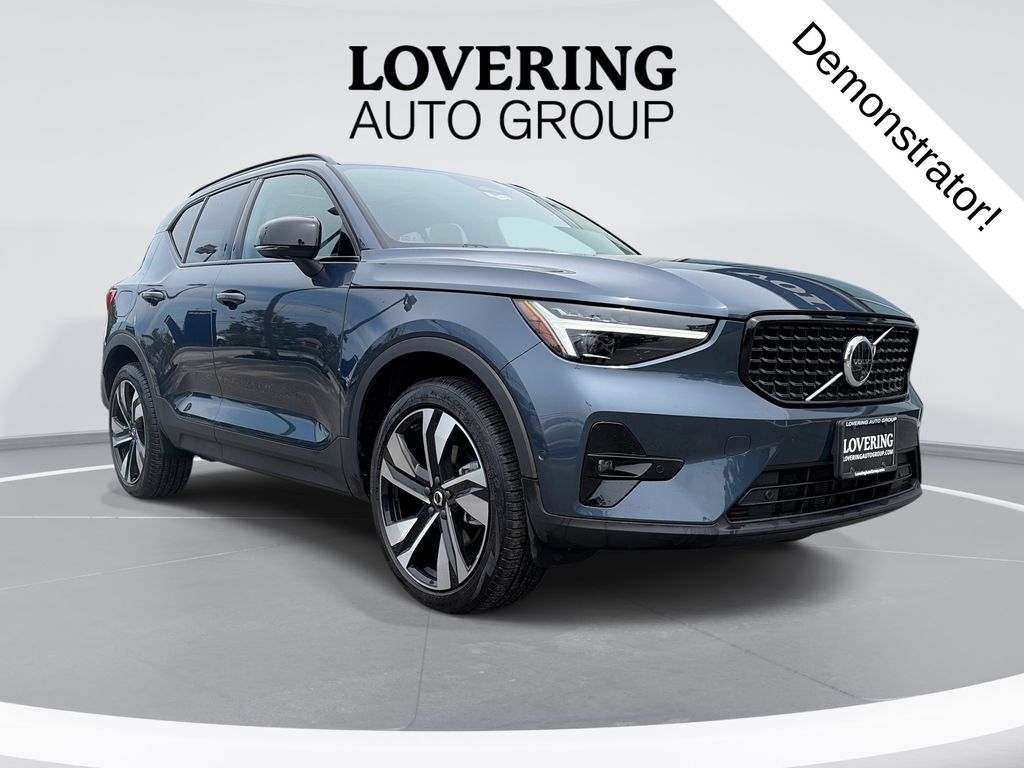 2026 Volvo XC40 SUV 