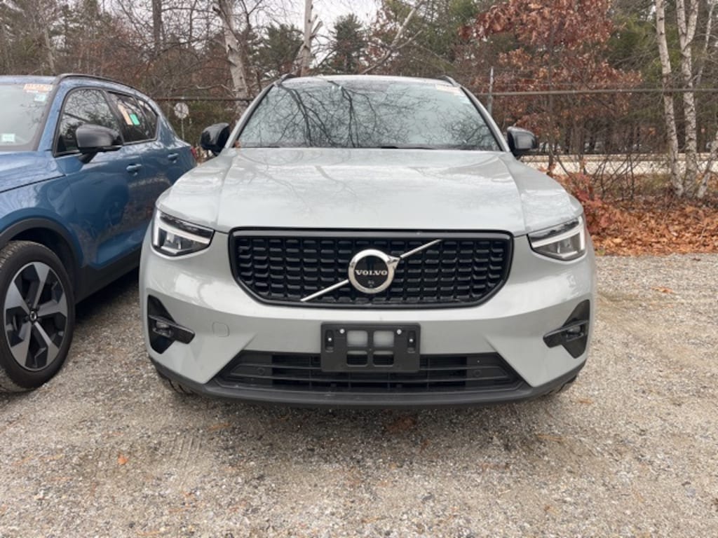 Certified 2025 Volvo XC40 B5 Plus Dark Theme SUV