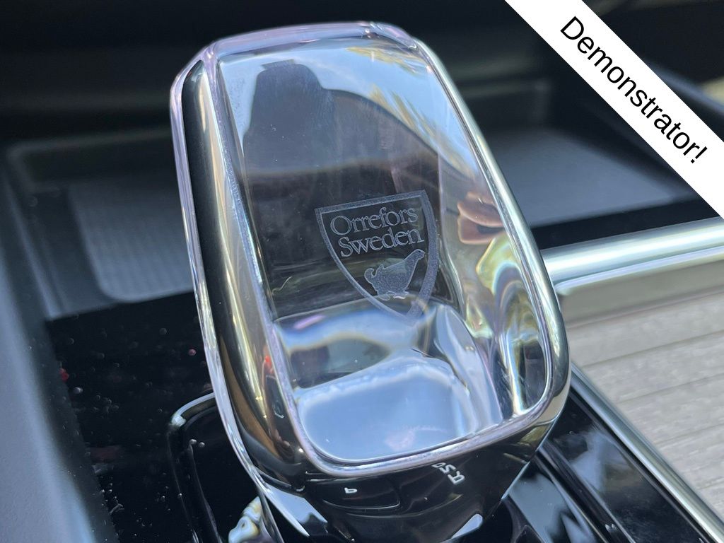 2026 Volvo XC60 Plus - Photo 22