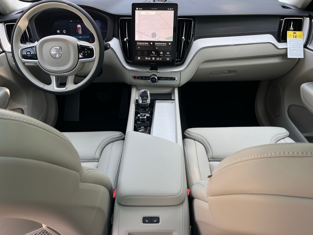 2026 Volvo XC60 Hybrid T8 photo 4