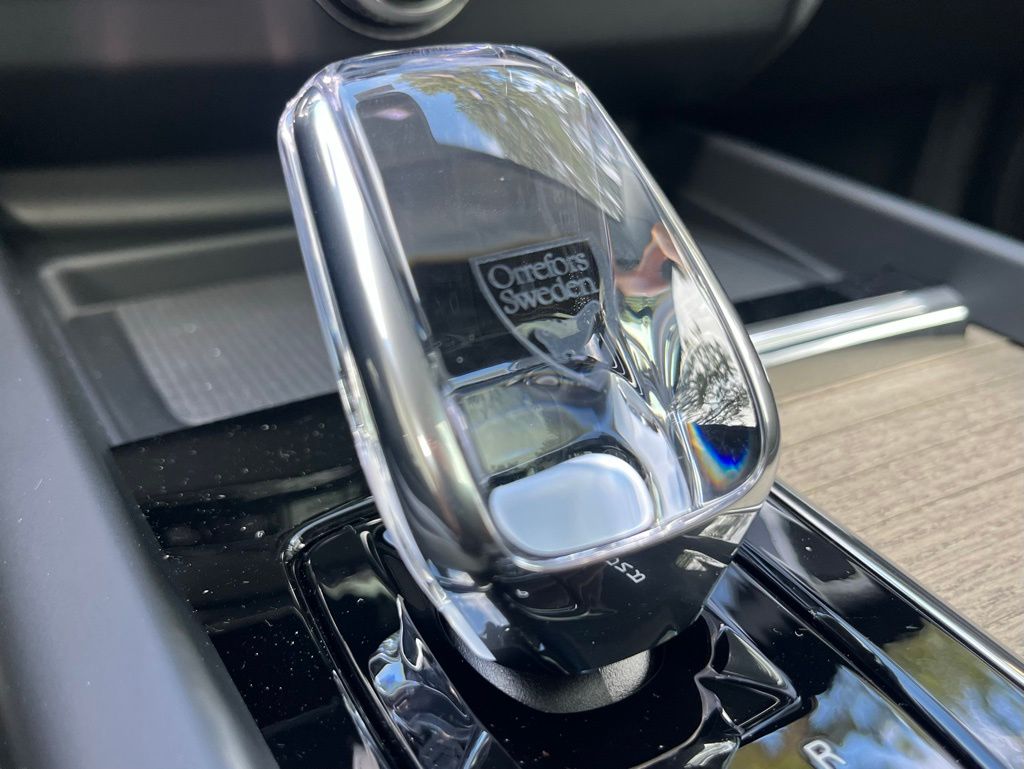 2026 Volvo XC60 Plus - Photo 22