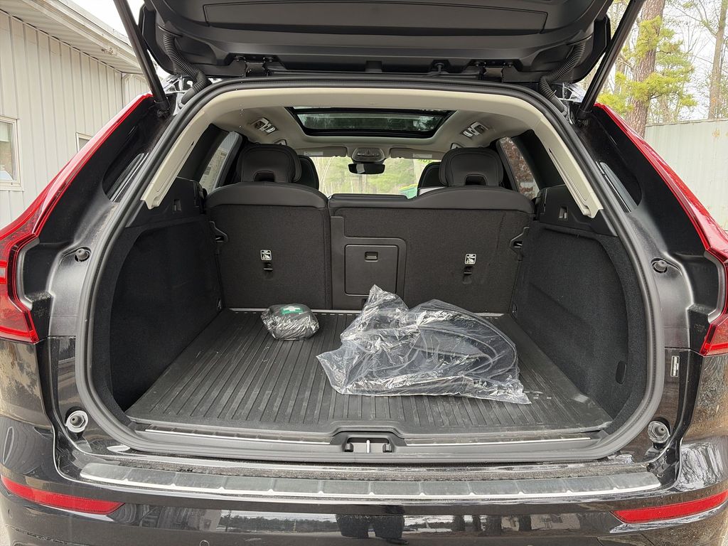 2026 Volvo XC60 Plus - Photo 20