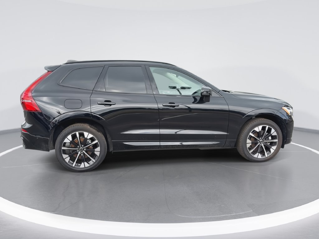 2026 Volvo XC60 Plus - Photo 10