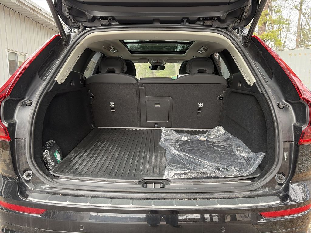 2026 Volvo XC60 Plus - Photo 19