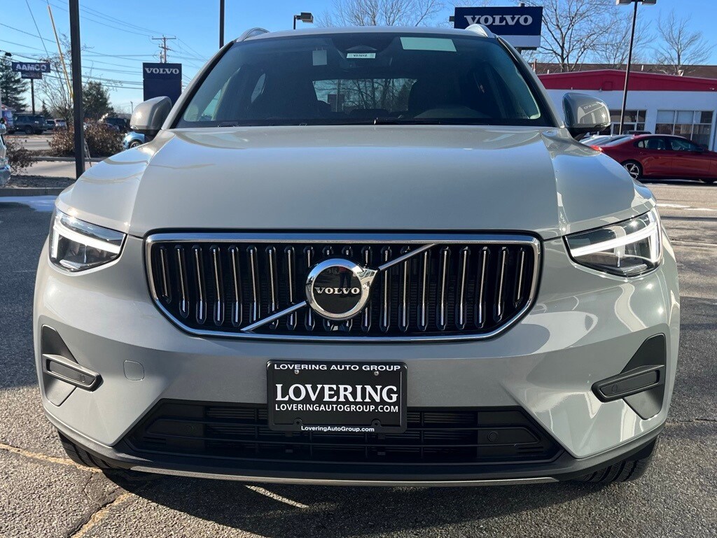 2025 Volvo XC40 Core photo 3
