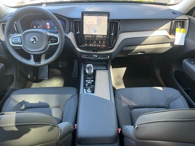 2026 Volvo XC60 B5 Plus photo 4