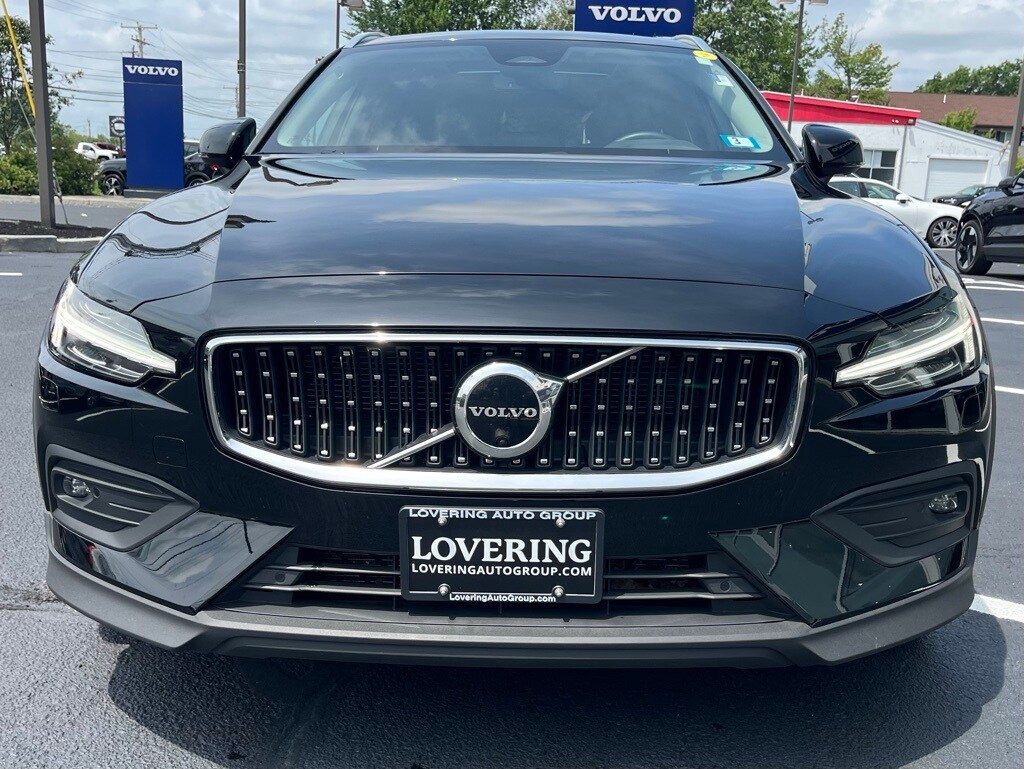 2023 Volvo V60 Cross Country B5 Plus photo 3