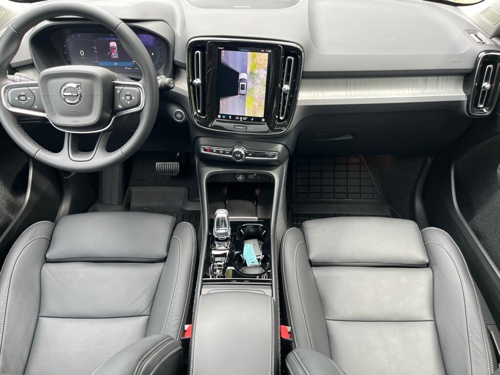 2024 Volvo XC40 Ultimate photo 4