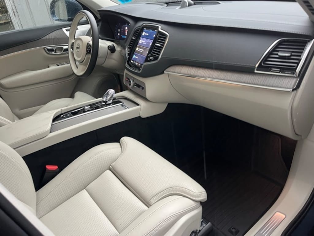 Certified 2025 Volvo XC90 Plug-In Hybrid T8 Ultra SUV