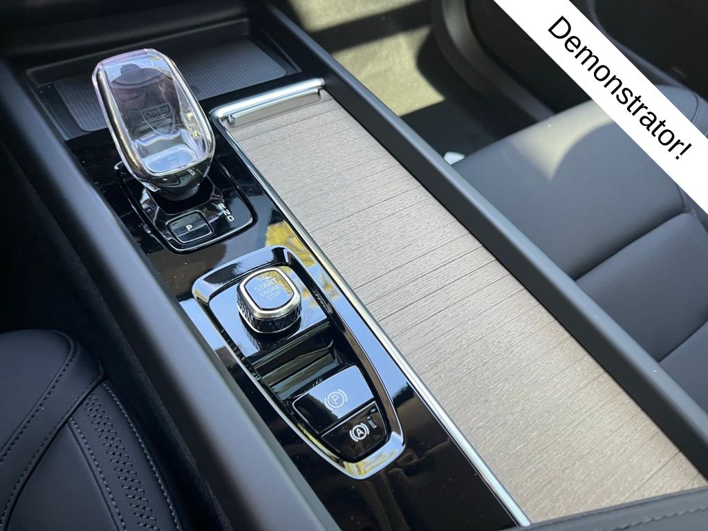 2026 Volvo XC60 Plus - Photo 21