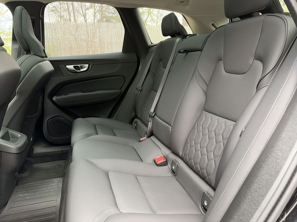 2026 Volvo XC60 Plus - Photo 24