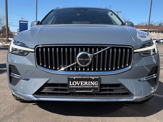 2023 Volvo XC60 B5 Plus photo 3