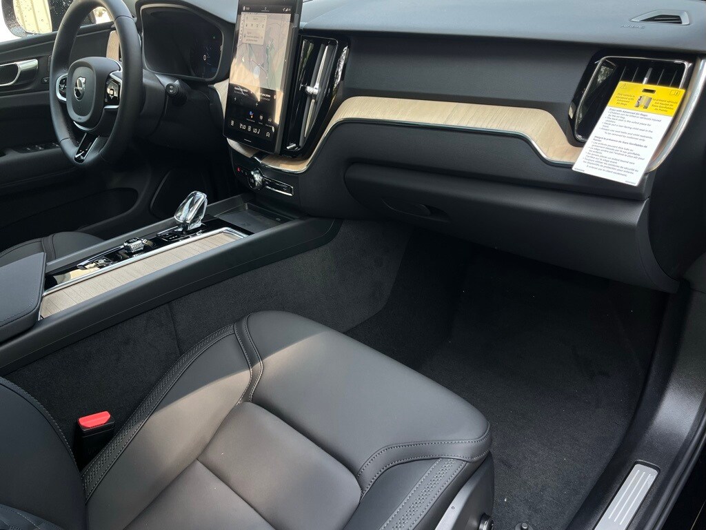 2026 Volvo XC60 B5 Plus photo 2
