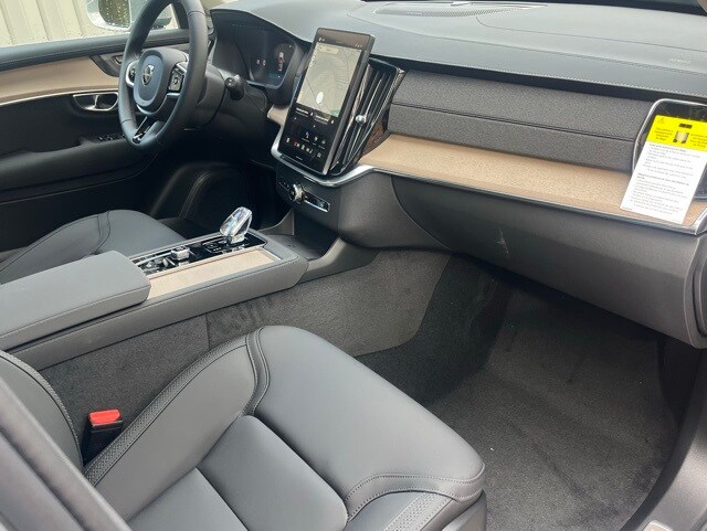 2026 Volvo XC90 Plus photo 4