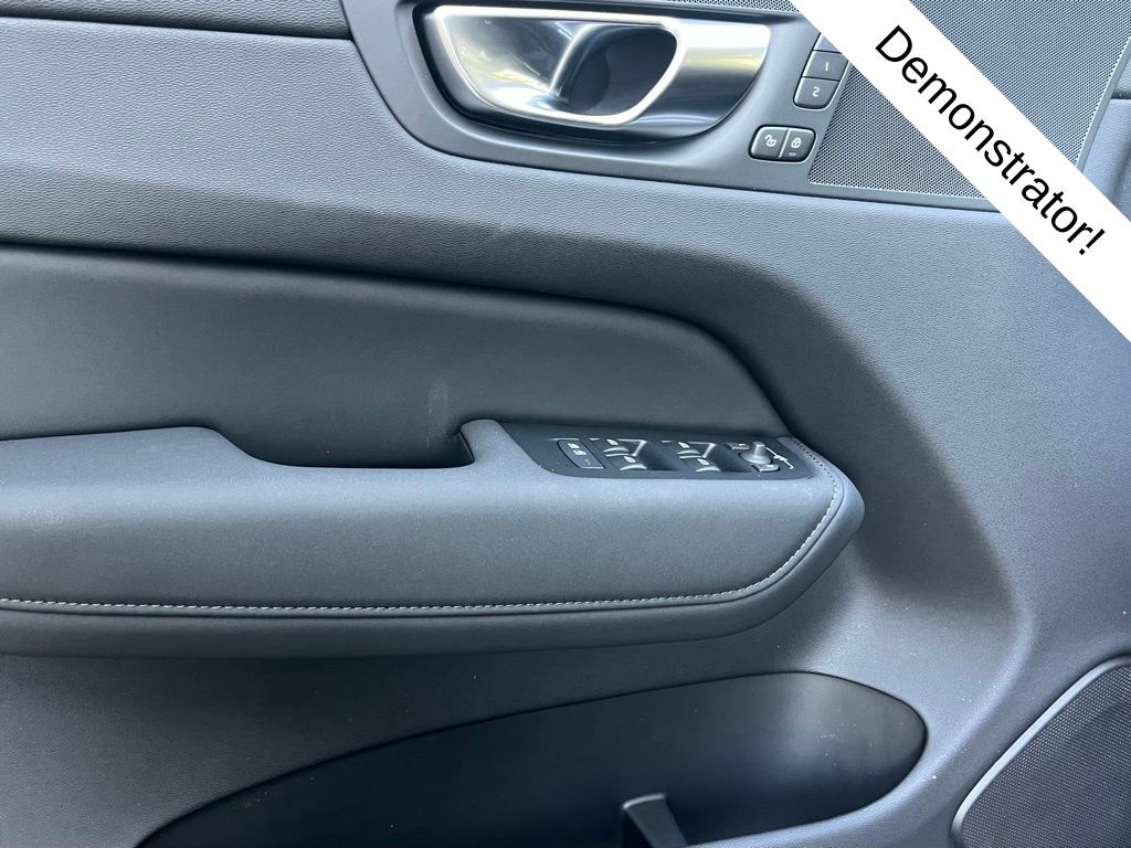 2026 Volvo XC60 Plus - Photo 26