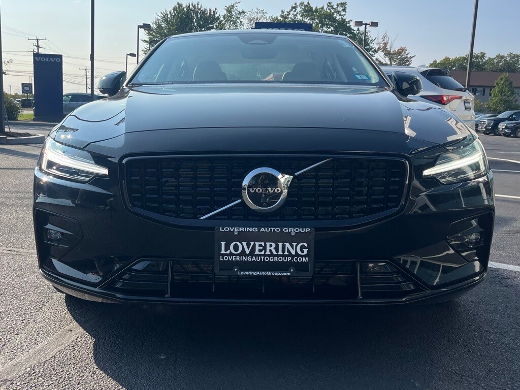 2025 Volvo S60 B5 Plus photo 3