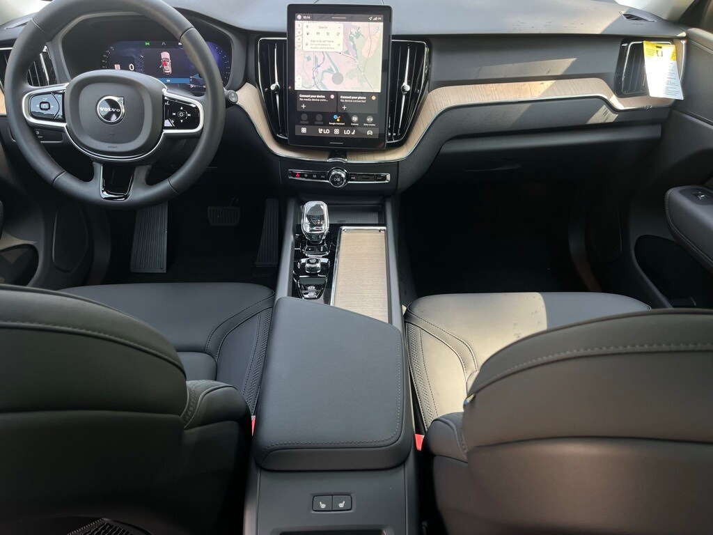 2026 Volvo XC60 B5 Core photo 3