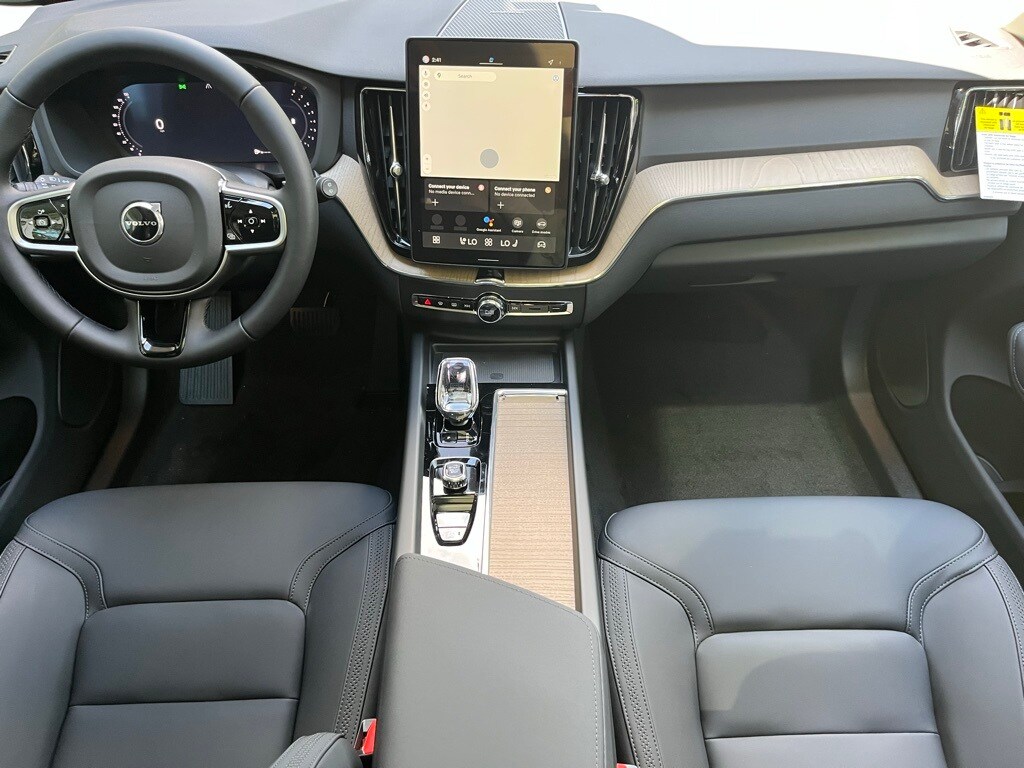 2026 Volvo XC60 B5 Plus photo 2