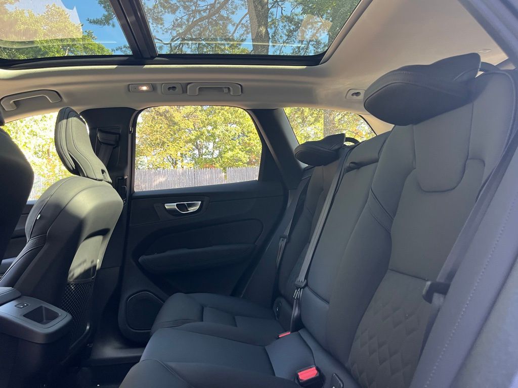 2026 Volvo XC60 Plus - Photo 28