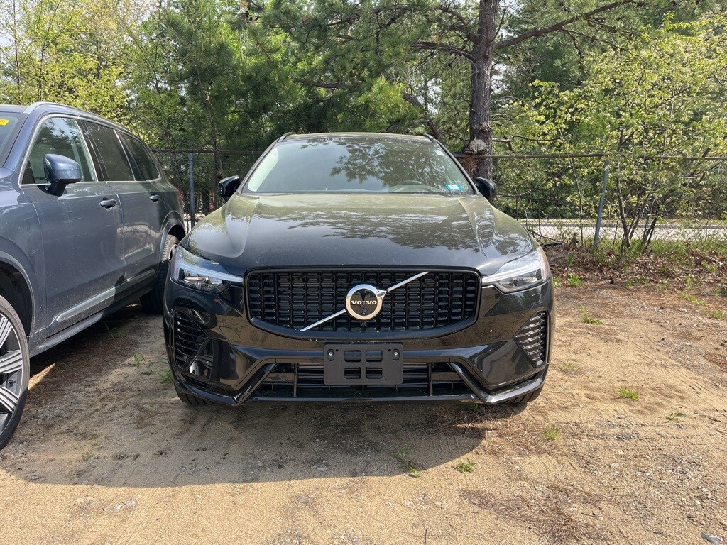 2025 Volvo XC60 Hybrid T8 Plus photo 2
