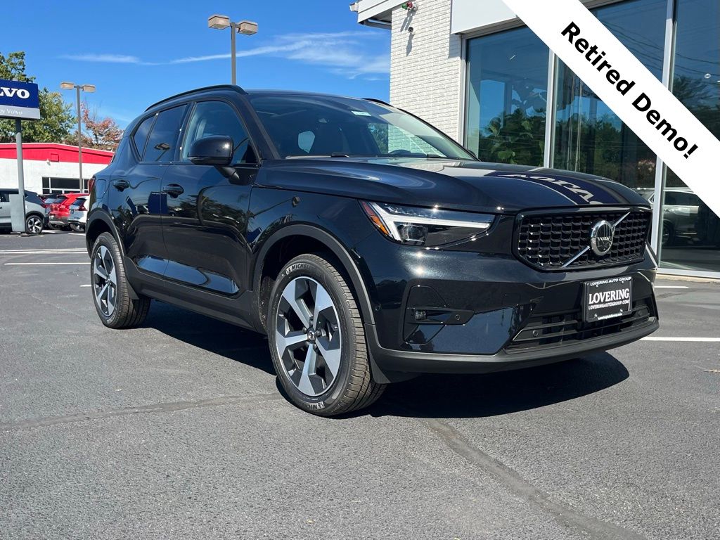 2026 Volvo XC40 SUV 