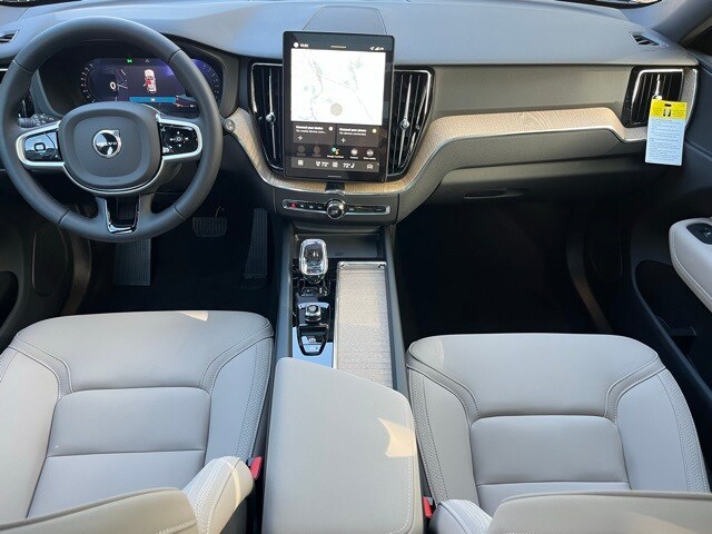 2026 Volvo XC60 B5 Plus photo 2