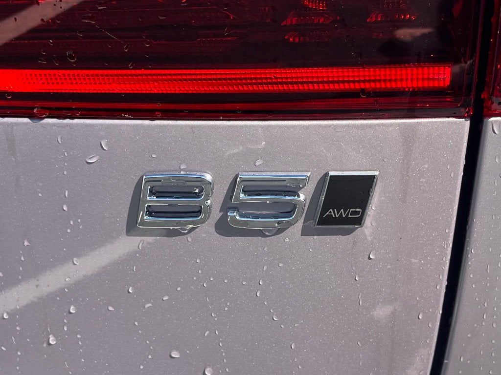 2026 Volvo XC60 Plus - Photo 15