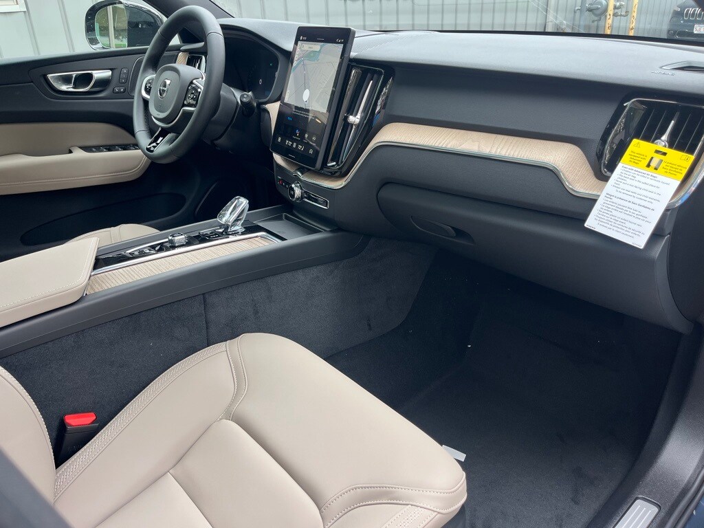 2026 Volvo XC60 B5 Plus photo 4