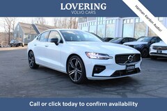 2022 Volvo S60 B5 R-Design Sedan