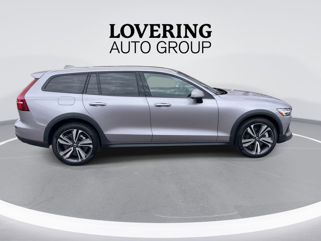 2026 Volvo V60 Cross Country Plus - Photo 9