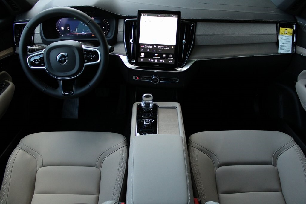 2026 Volvo XC90 B5 Plus photo 2