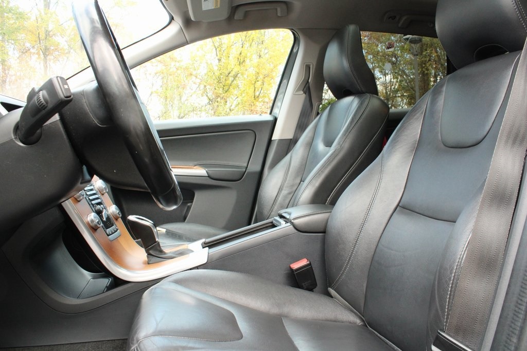 Used 2017 Volvo XC60 T5 Inscription with VIN YV440MRU5H2085302 for sale in Meredith, NH