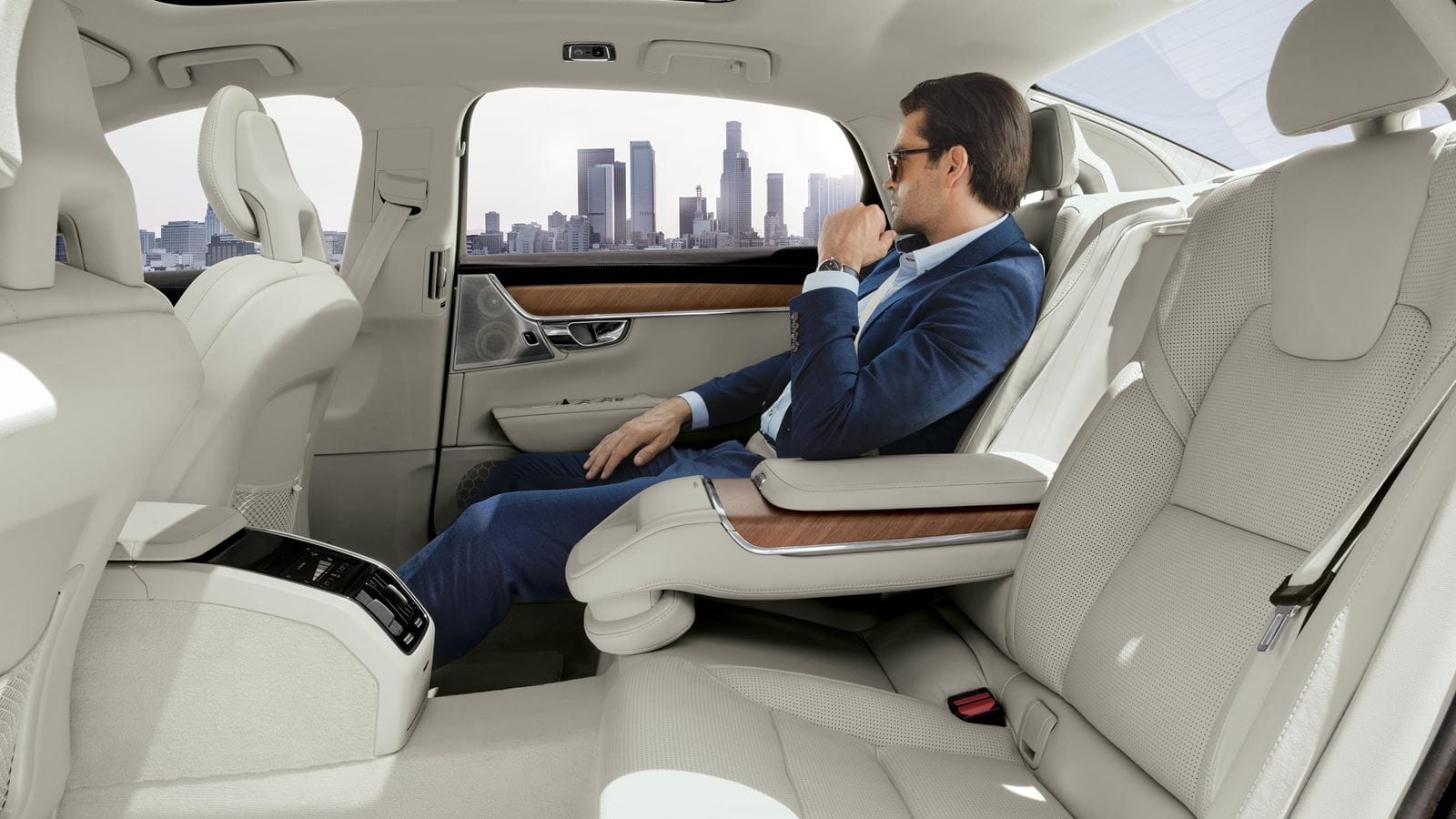 2018 Volvo S90 rear seat