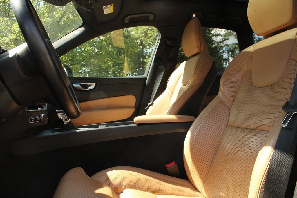 2021 Volvo XC60 T5 Inscription photo 2