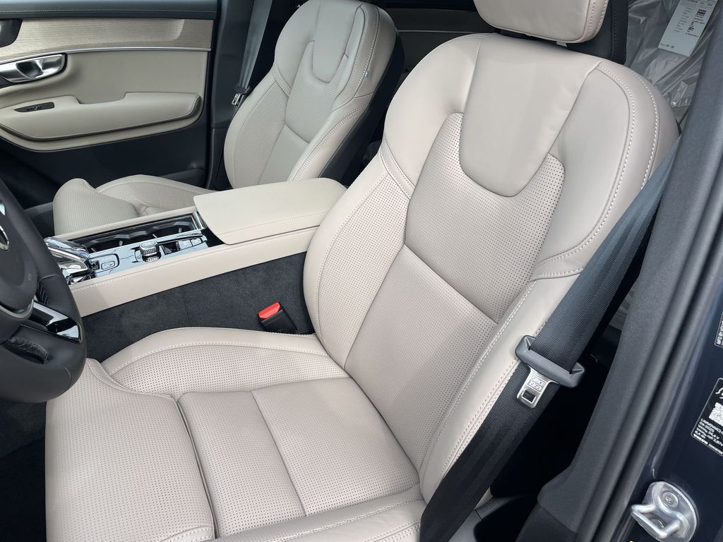 2026 Volvo XC90 Ultra - Photo 13