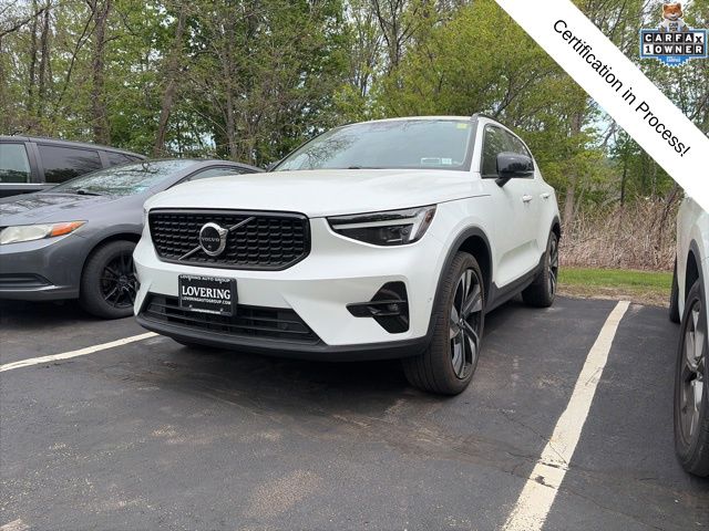 2023 Volvo XC40 B5 Ultimate Dark AWD's photo