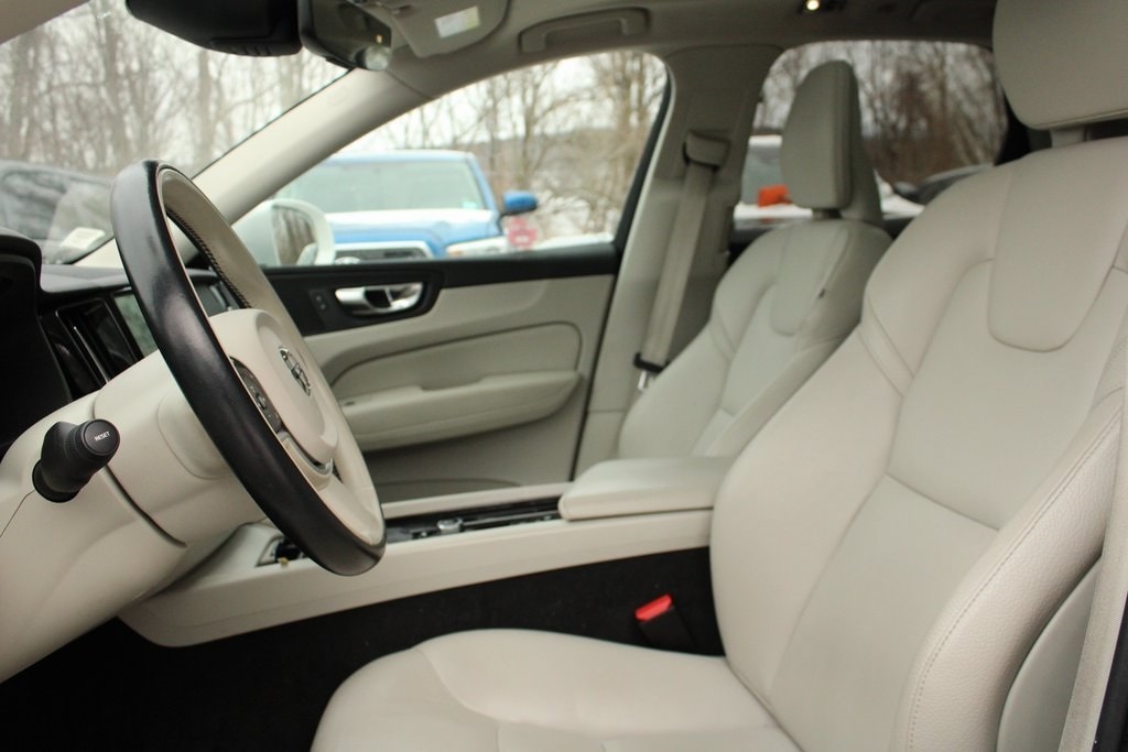 Used 2021 Volvo XC60 Momentum with VIN YV4102RK4M1722623 for sale in Meredith, NH